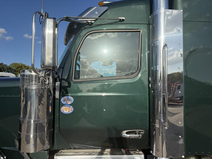 2027 Peterbilt 589-24