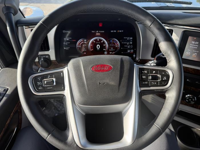 2027 Peterbilt 589-30
