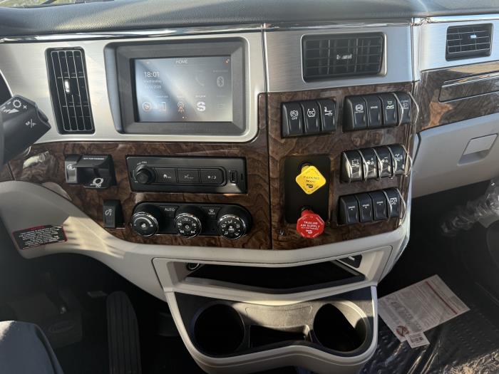 2027 Peterbilt 589-35