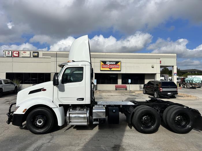 2023 Peterbilt 579-1