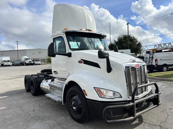 2023 Peterbilt 579-4