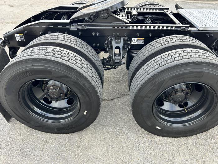 2023 Peterbilt 579-5