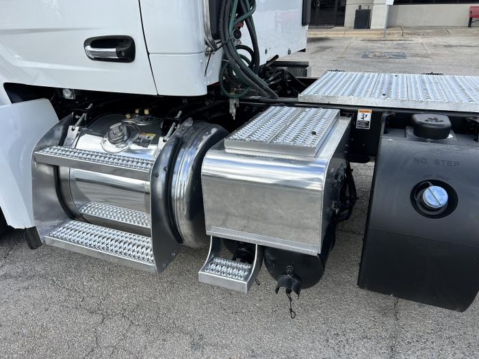 2023 Peterbilt 579-12