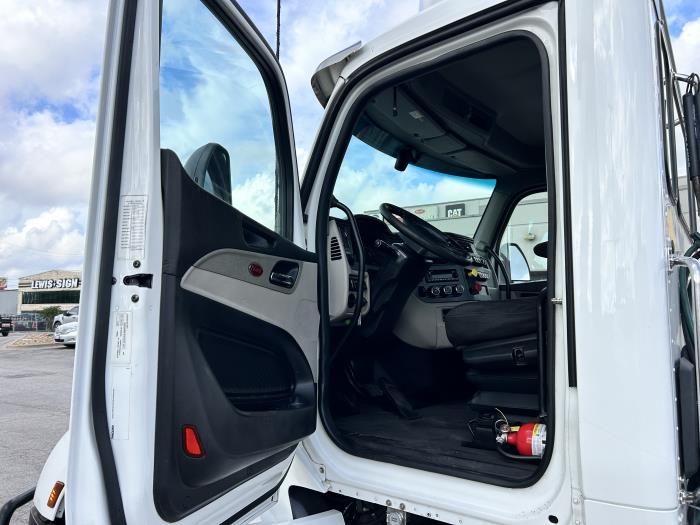 2023 Peterbilt 579-23