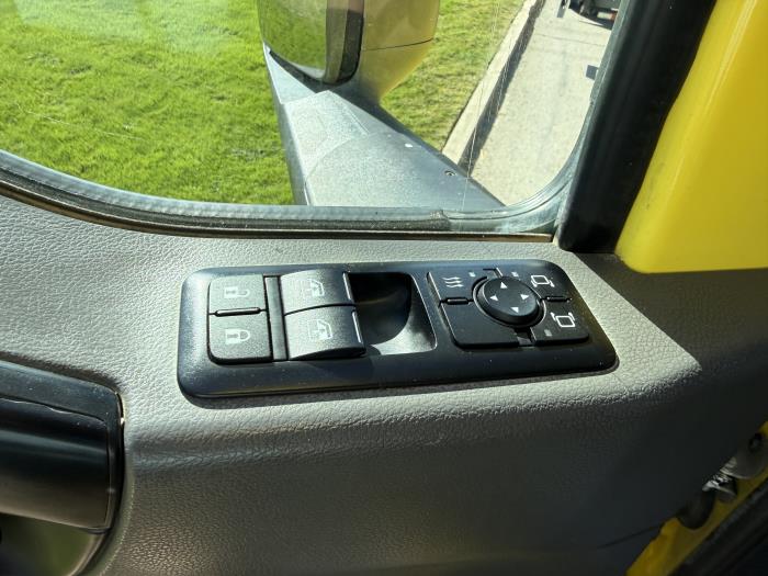 2023 International LT625-8