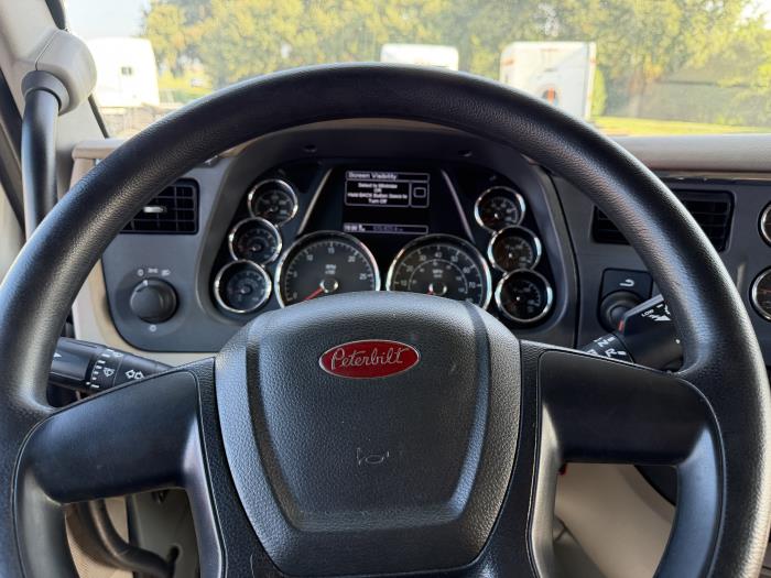 2022 Peterbilt 579-10