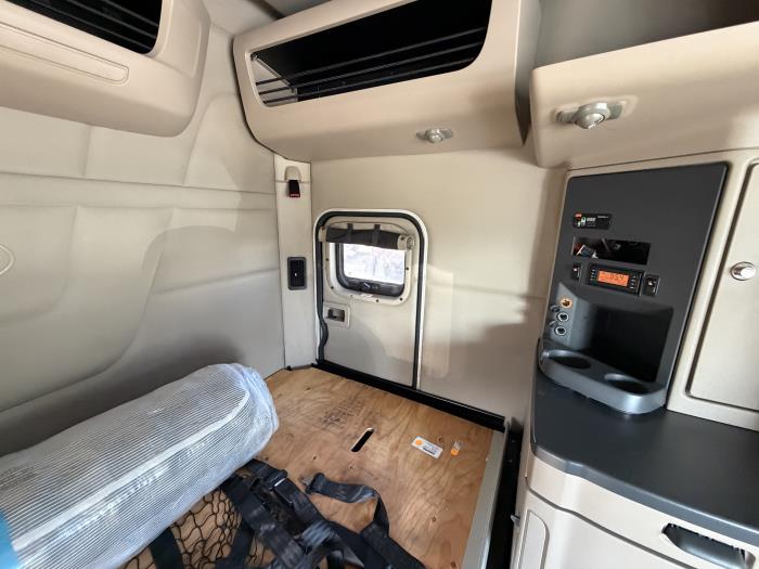 2022 Peterbilt 579-17
