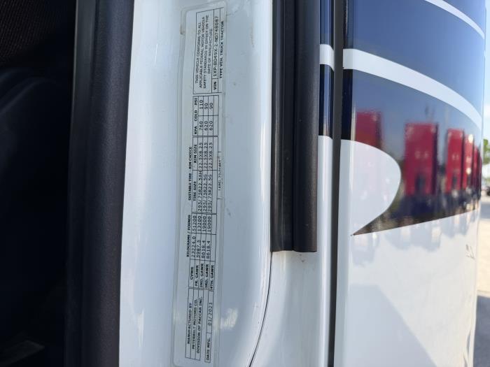 2022 Peterbilt 579-27