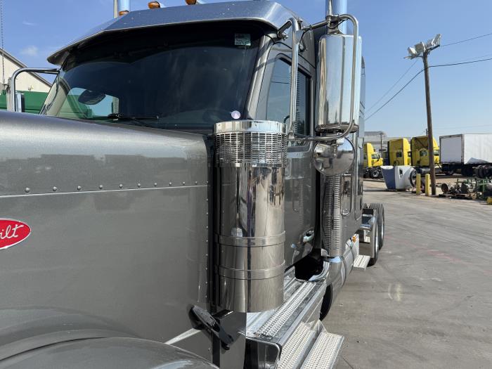 2027 Peterbilt 589-14