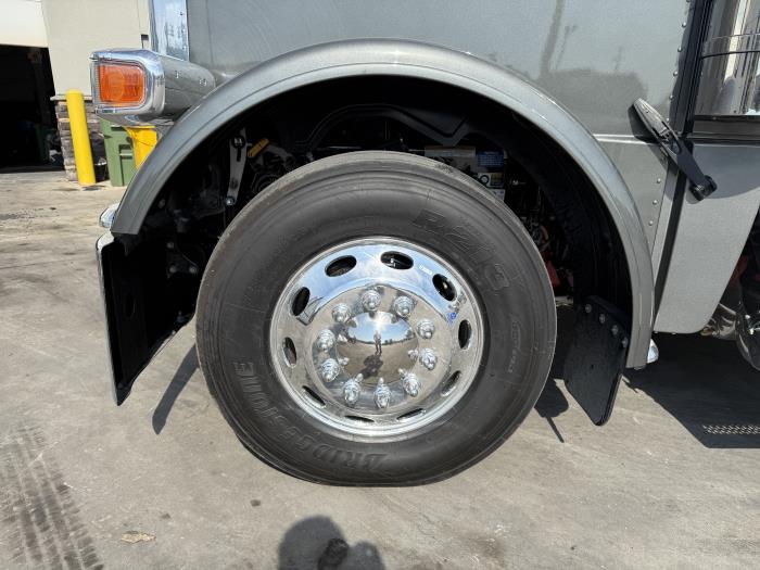 2027 Peterbilt 589-17