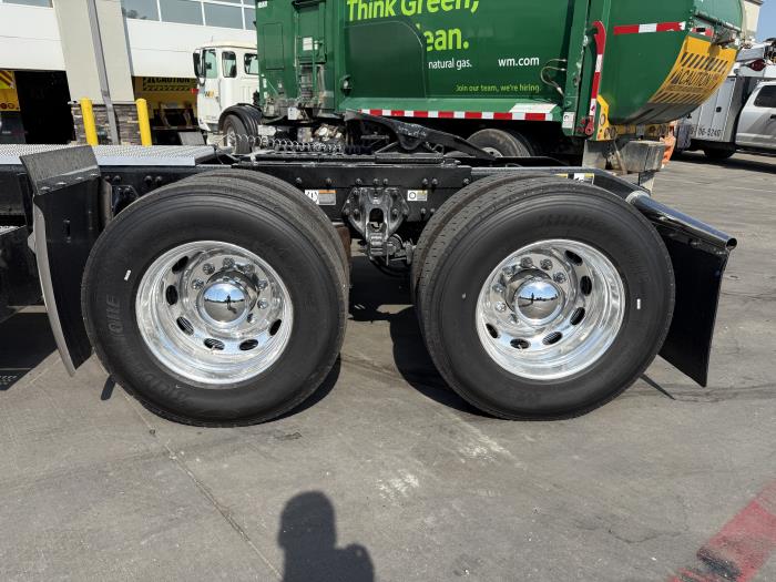 2027 Peterbilt 589-18