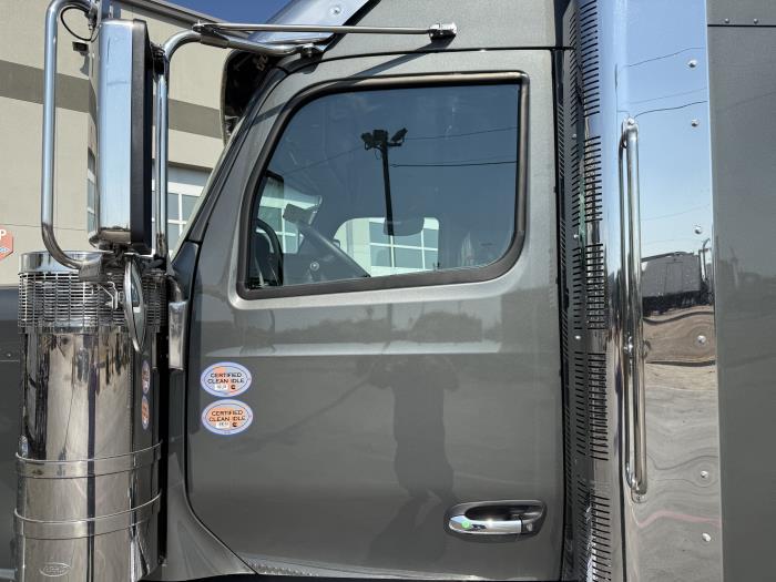2027 Peterbilt 589-24