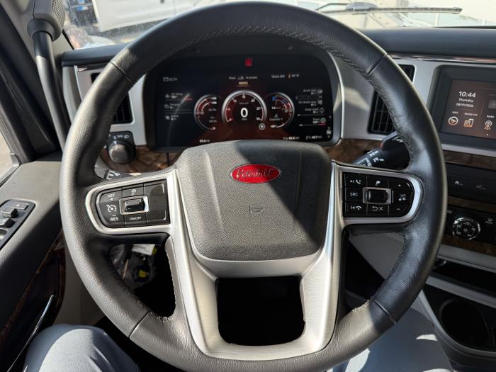 2027 Peterbilt 589-30
