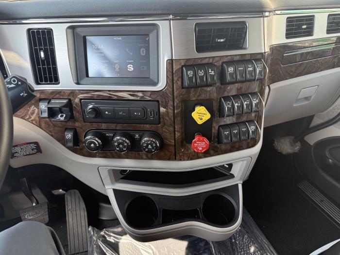 2027 Peterbilt 589-35