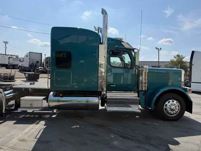 2027 Peterbilt 589-10