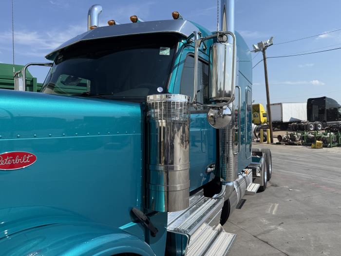 2027 Peterbilt 589-14
