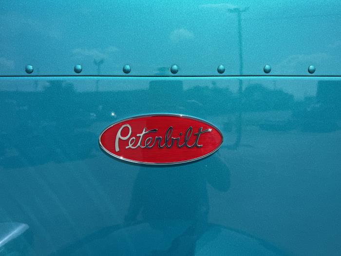 2027 Peterbilt 589-16