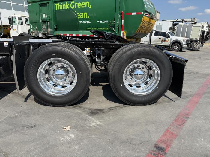 2027 Peterbilt 589-18