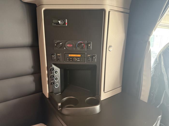 2027 Peterbilt 589-50