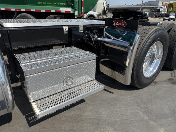 2027 Peterbilt 589-20