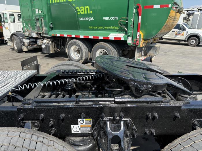 2027 Peterbilt 589-21