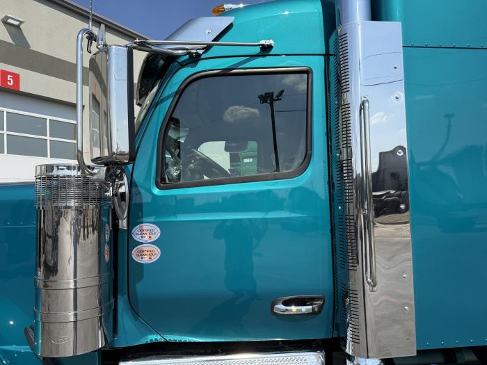 2027 Peterbilt 589-24