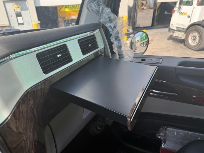 2027 Peterbilt 589-40