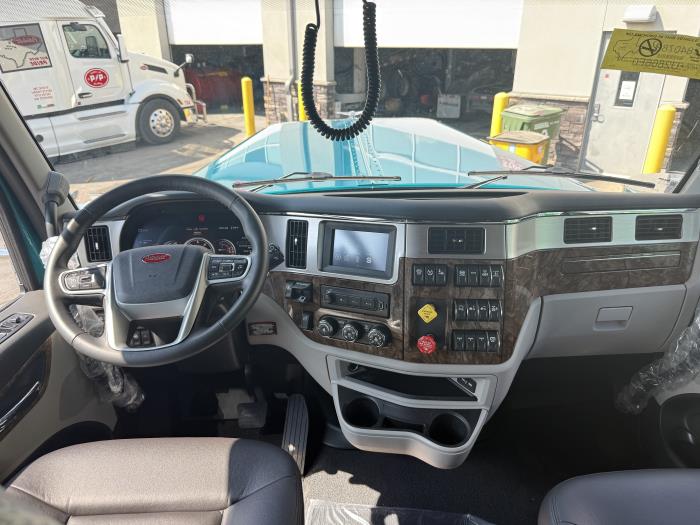 2027 Peterbilt 589-58