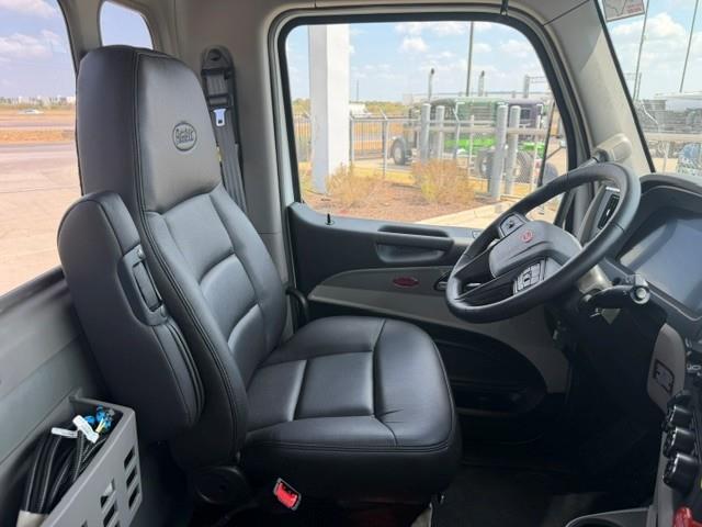 2027 Peterbilt 567-42