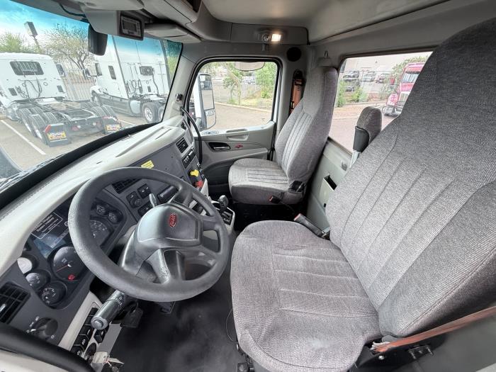 2018 Peterbilt 579-8