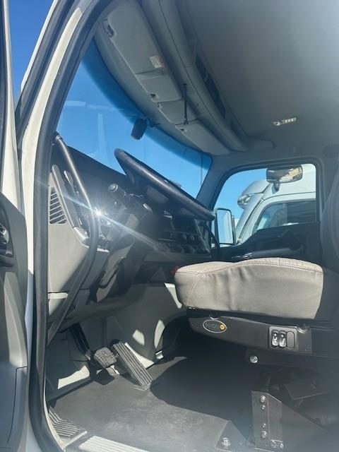 2022 Kenworth T680-3