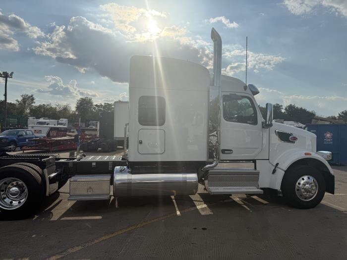 2027 Peterbilt 567-10