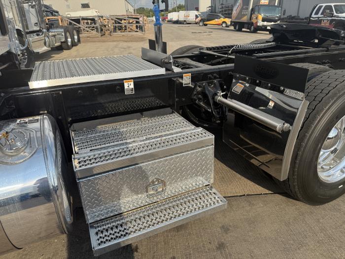 2027 Peterbilt 567-19