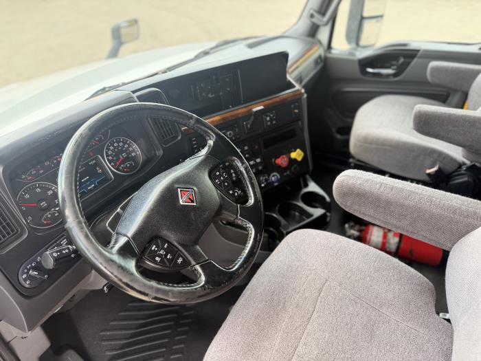 2021 International LT625-16