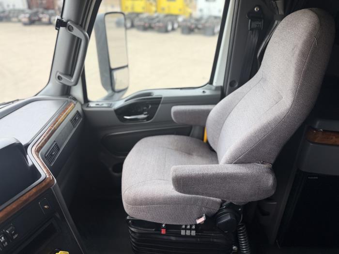 2021 International LT625-17