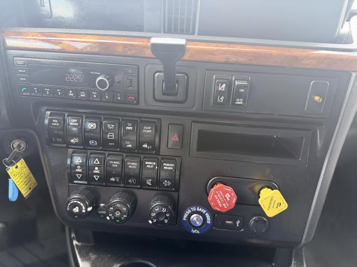 2021 International LT625-25