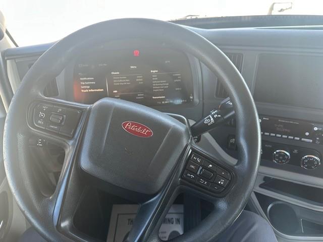 2022 Peterbilt 579-6