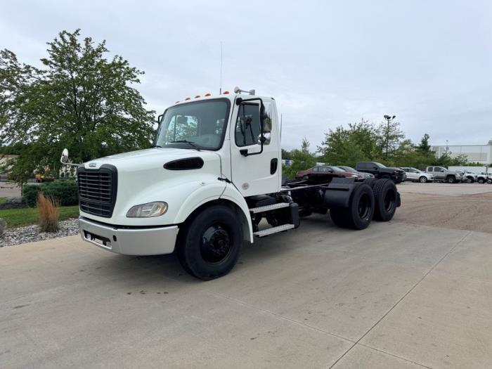 2020 Freightliner Business Class M2 106-1