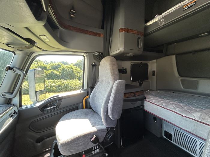 2021 International LT625-13