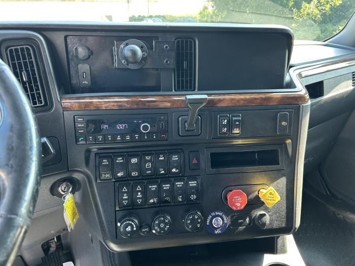 2021 International LT625-11