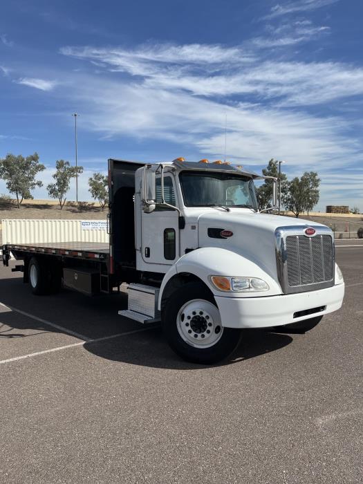 2019 Peterbilt 330-1