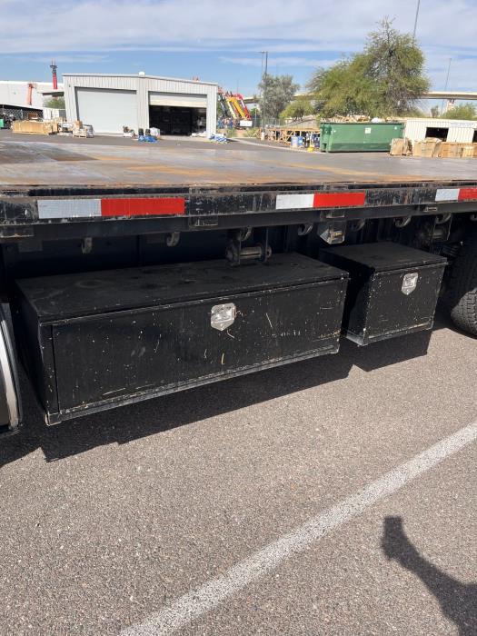 2019 Peterbilt 330-4