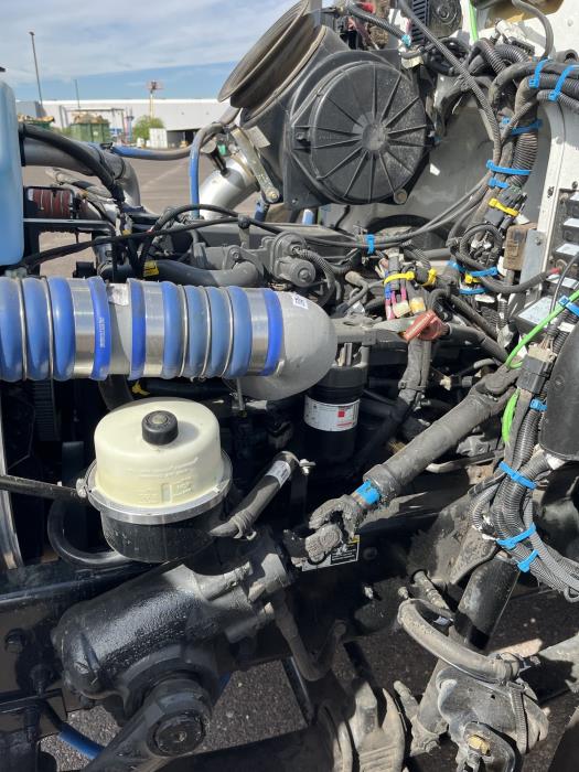2019 Peterbilt 330-8