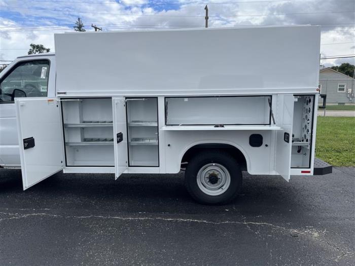 2027 Ford E-350-4