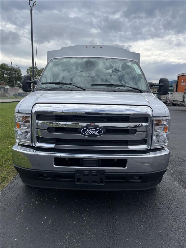New 2027 Ford E-350 - photo 2