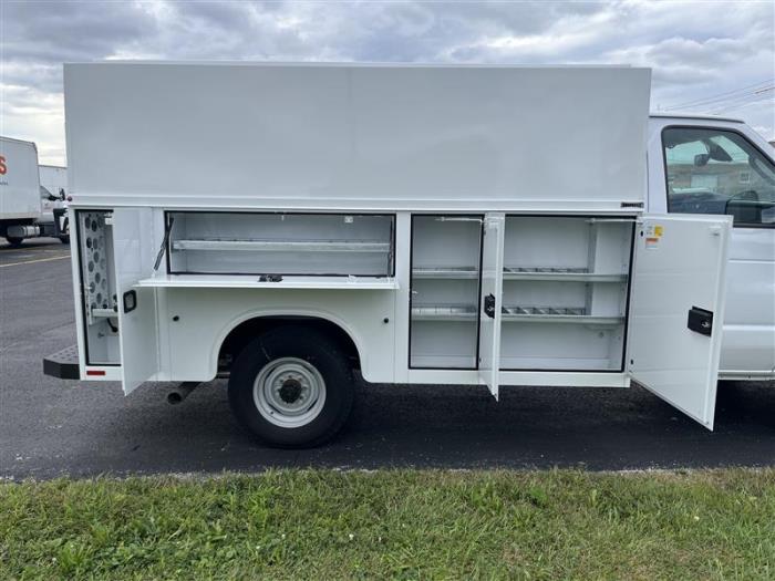 2027 Ford E-350-11
