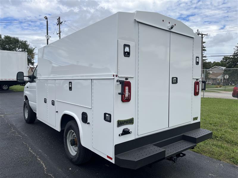 New 2027 Ford E-350 - photo 2