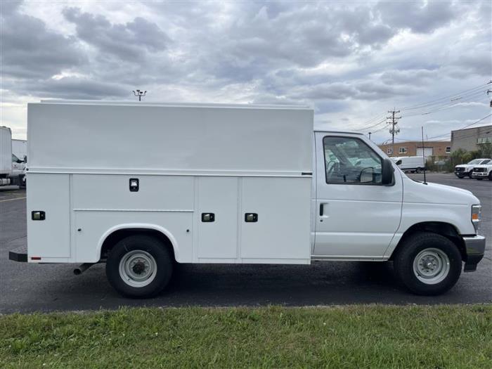 2027 Ford E-350-10