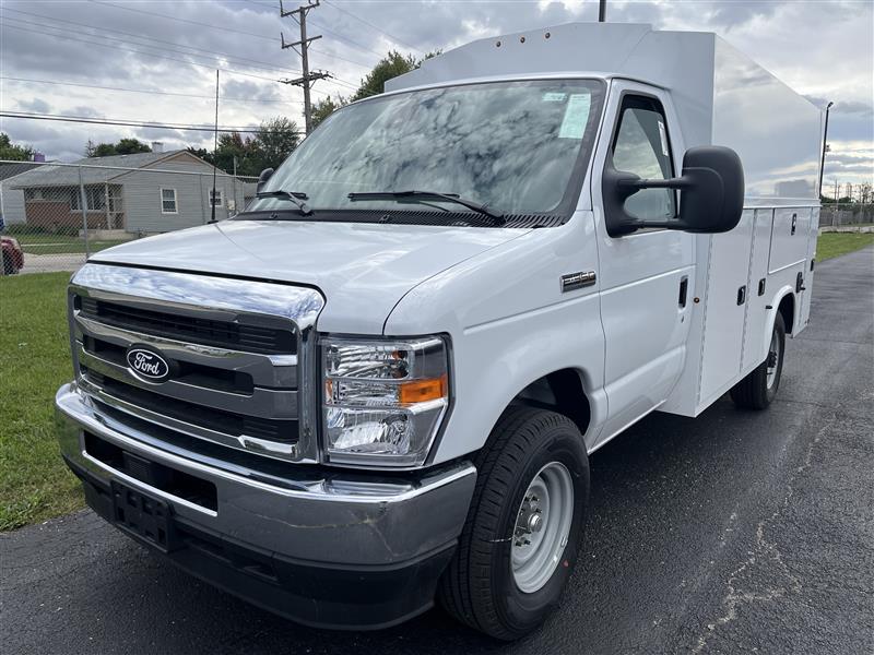 New 2027 Ford E-350 - photo 1