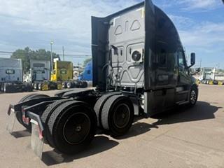 2022 Freightliner Cascadia-1